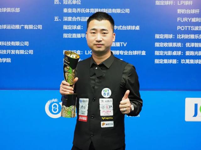 而中场球员 而中场球员